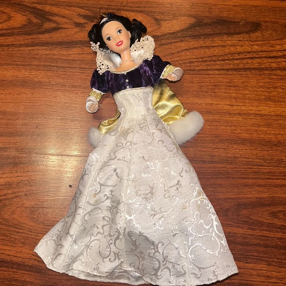 VTG 1998 Mattel Barbie Doll Disney Snow White Holiday Princess Collection